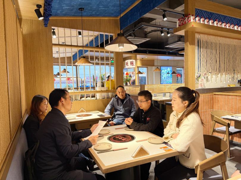 誠信賦能強根基 協(xié)同提質(zhì)譜新篇 區(qū)政府領(lǐng)導(dǎo)走訪首批“真不二價”誠信經(jīng)營單位